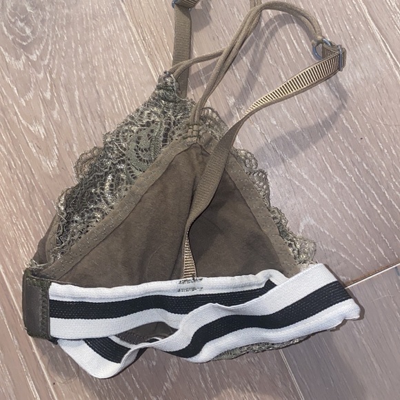 Triangle Lacey bralette - Picture 3 of 4